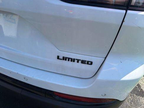 Used 2023 Jeep Grand Cherokee Limited w/ Black Appearance Package AWD/4WD image 5