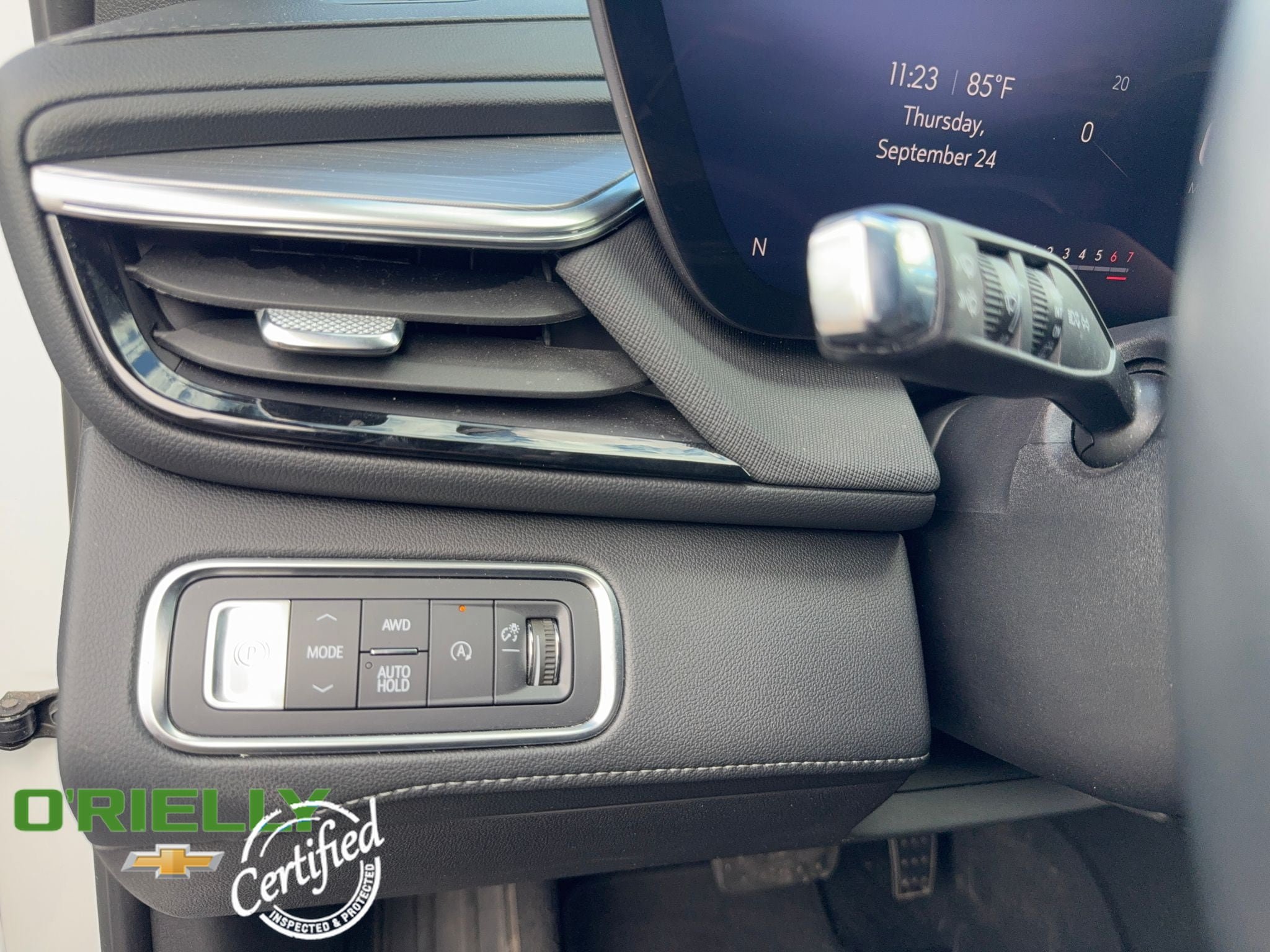 Used 2025 Buick Enclave Preferred AWD/4WD image 14
