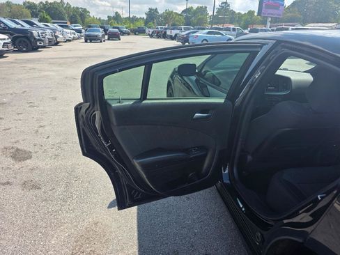 Used 2020 Dodge Charger SXT RWD image 8