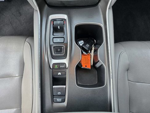 Used 2019 Honda Accord Touring image 18