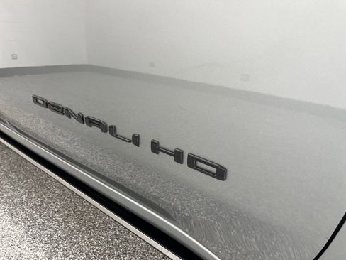 Used 2025 GMC Sierra 2500 Denali Ultimate AWD/4WD image 11