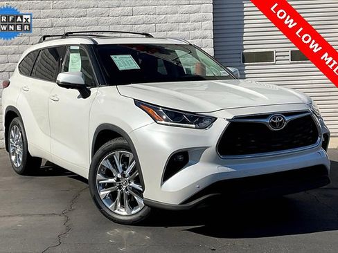 Used 2023 Toyota Highlander Limited image 12