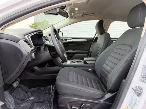 Used 2019 Ford Fusion SE FWD image 15