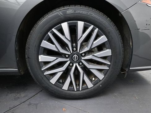 Used 2024 Nissan Altima 2.5 SV FWD image 6