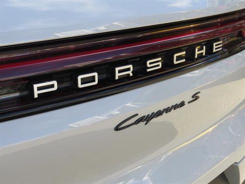 Used 2024 Porsche Cayenne S image 31