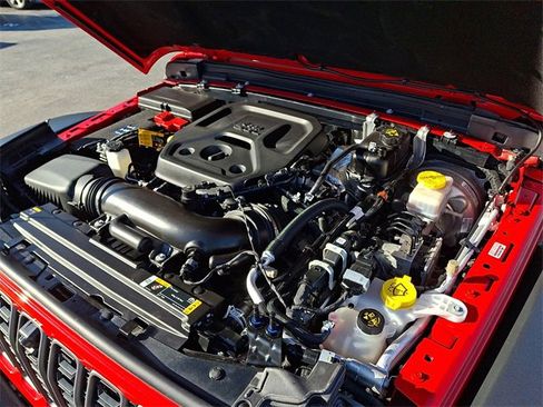 Used 2024 Jeep Wrangler Unlimited Rubicon w/ Technology Group image 27