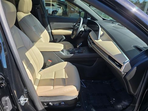 Certified 2025 Cadillac XT4 Premium Luxury image 11