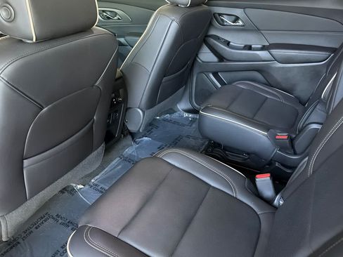 Used 2023 Chevrolet Traverse Premier w/ Redline Edition FWD image 4