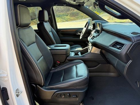 Used 2023 Chevrolet Suburban Premier image 25