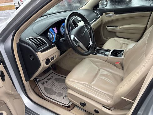 Used 2011 Chrysler 300 Limited image 6
