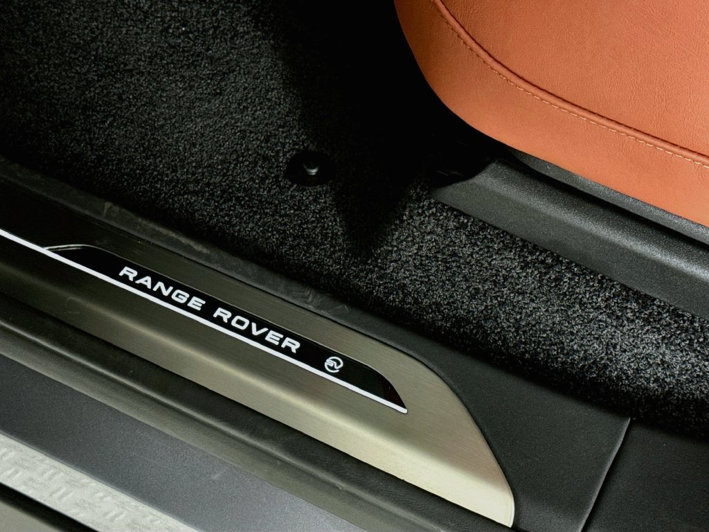 New 2026 Land Rover Range Rover SV AWD/4WD image 19