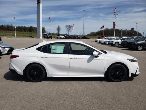 New 2026 Toyota Camry SE FWD image 4