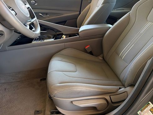 Certified 2025 Hyundai Elantra SEL FWD image 10