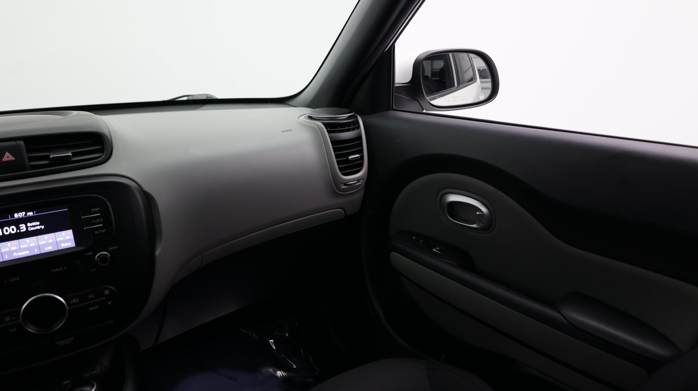 Used 2017 Kia Soul + FWD image 27