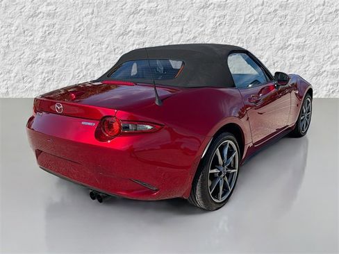 Used 2021 MAZDA MX-5 Miata Grand Touring image 3