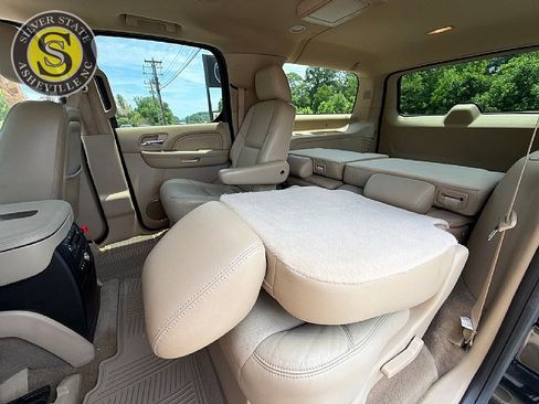 Used 2011 Cadillac Escalade ESV Premium AWD/4WD image 15