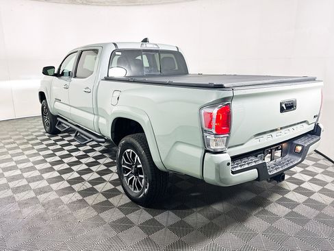 Used 2022 Toyota Tacoma TRD Sport w/ TRD Premium Sport Package AWD/4WD image 5