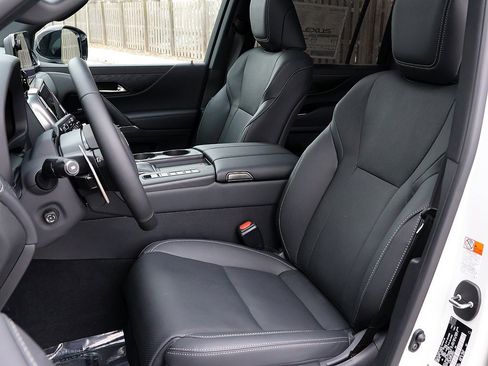 New 2026 Lexus LX 600 4WD w/ Premium Package image 11