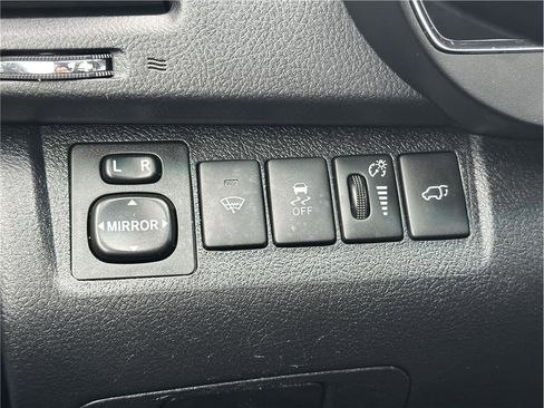 Used 2012 Toyota Highlander Limited image 29