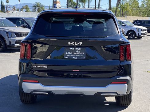 New 2026 Kia Sorento LX FWD image 5