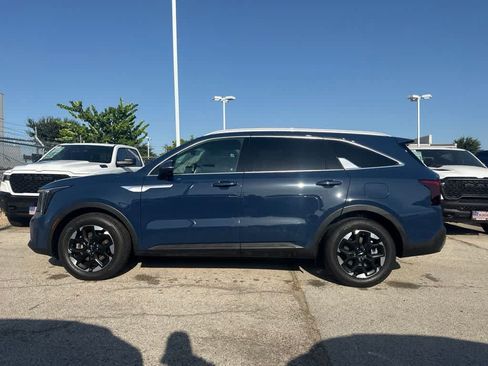 Used 2025 Kia Sorento S FWD image 2