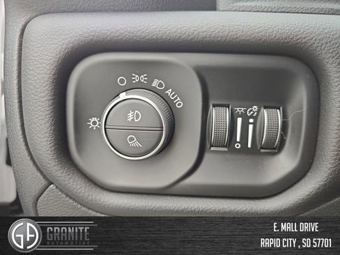 Used 2025 RAM 1500 Laramie AWD/4WD image 31