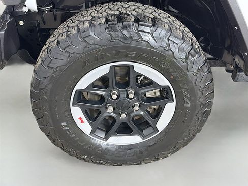 Used 2022 Jeep Wrangler Unlimited Rubicon w/ Cold Weather Group image 17