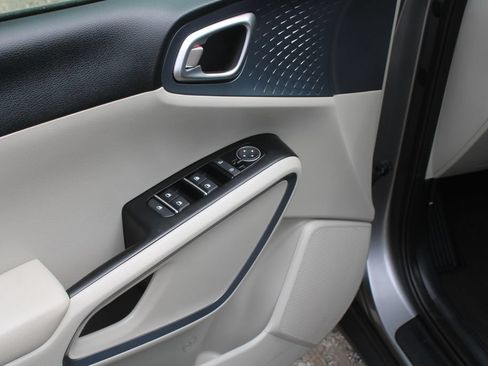 Certified 2024 Kia Soul EX FWD image 18