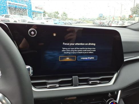 New 2026 Chevrolet Equinox LT w/ Convenience Package II AWD/4WD image 18