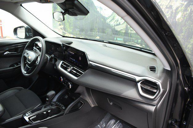 Used 2024 Chevrolet TrailBlazer LT w/ Driver Confidence Package FWD image 24