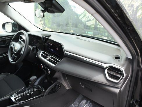 Used 2024 Chevrolet TrailBlazer LT w/ Driver Confidence Package FWD image 24
