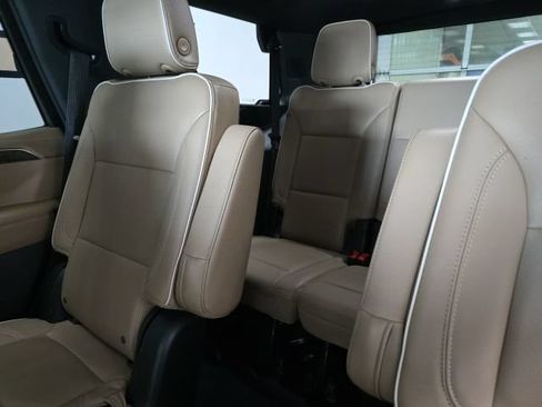 Used 2024 Chevrolet Tahoe Premier AWD/4WD image 13