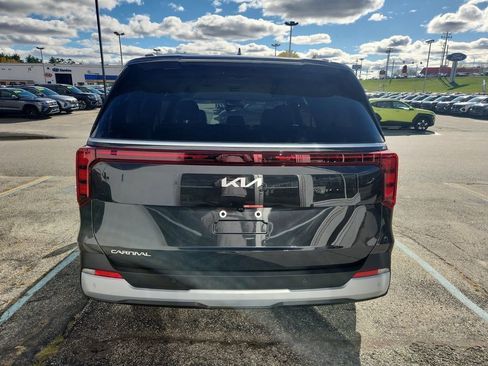 New 2026 Kia Carnival EX image 6