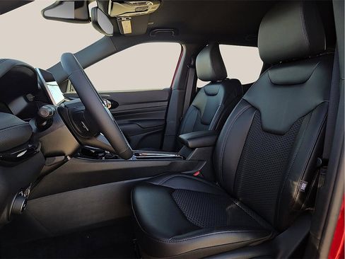 New 2026 Jeep Compass Latitude image 12