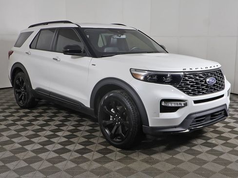 Used 2023 Ford Explorer ST-Line w/ Class IV Trailer Tow Package image 2