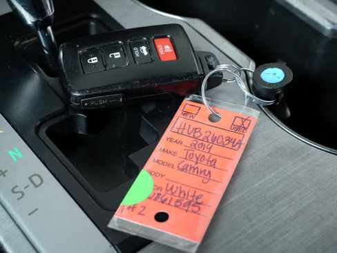 Used 2014 Toyota Camry SE w/ Leather Package image 33