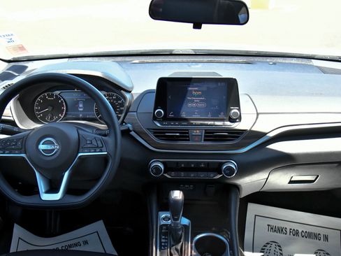 Used 2023 Nissan Altima 2.5 SV FWD image 34