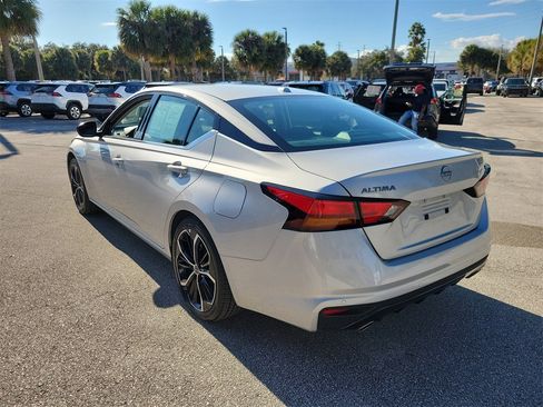 Used 2025 Nissan Altima 2.5 SR image 4