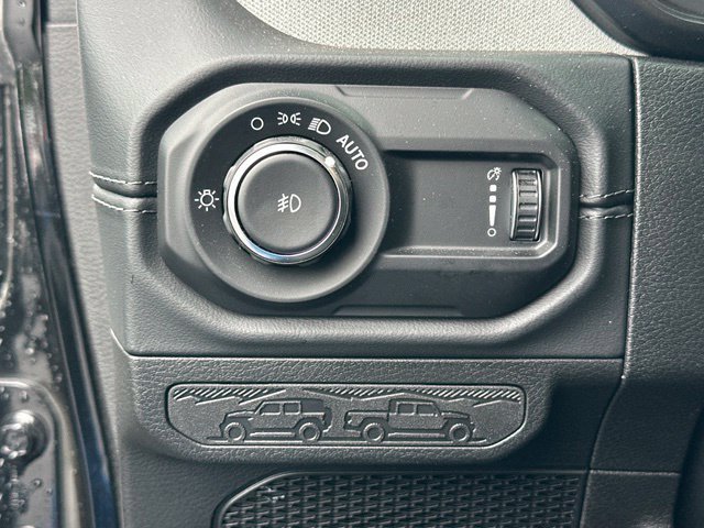 Used 2026 Jeep Wrangler Unlimited Sahara AWD/4WD image 23