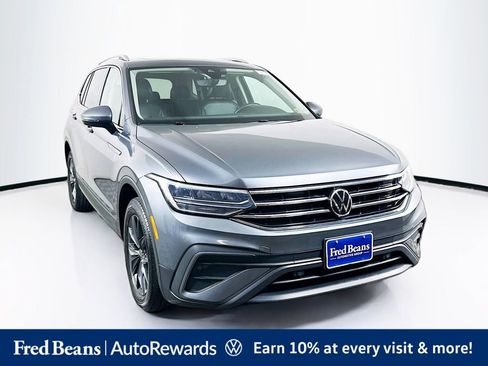 Certified 2023 Volkswagen Tiguan SE w/ Panoramic Sunroof Package AWD/4WD image 1