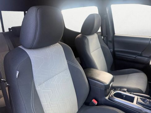 Used 2020 Toyota Tacoma TRD Off-Road image 28