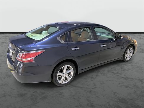 Used 2015 Nissan Altima 2.5 SV w/ Convenience Package image 4