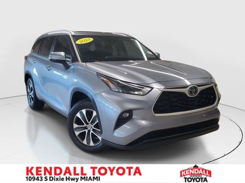 Used 2023 Toyota Highlander XLE image 1