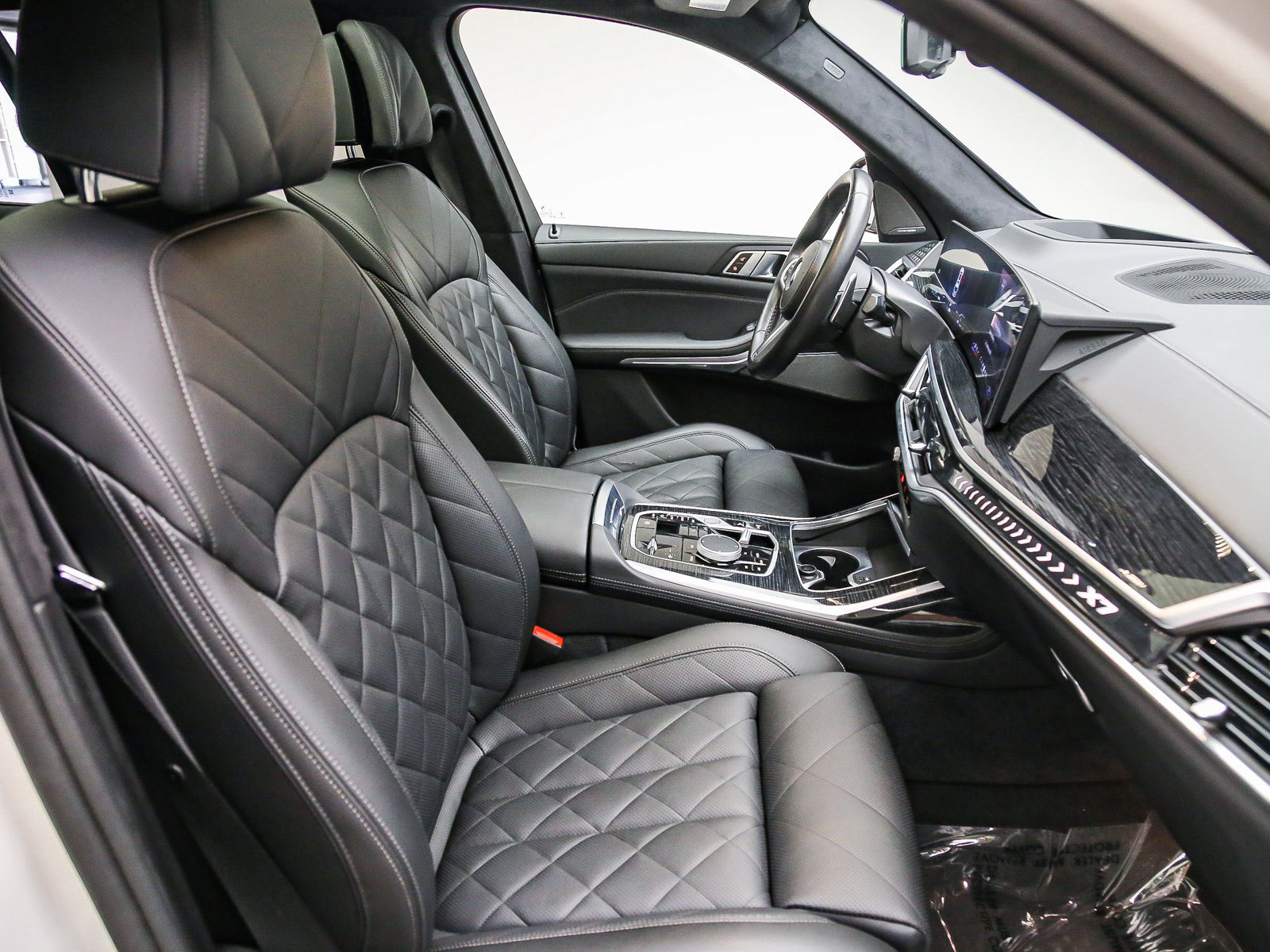 Used 2024 BMW X7 xDrive40i w/ M Sport Package AWD/4WD image 17
