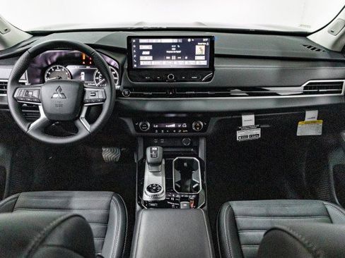 New 2025 Mitsubishi Outlander SE image 20