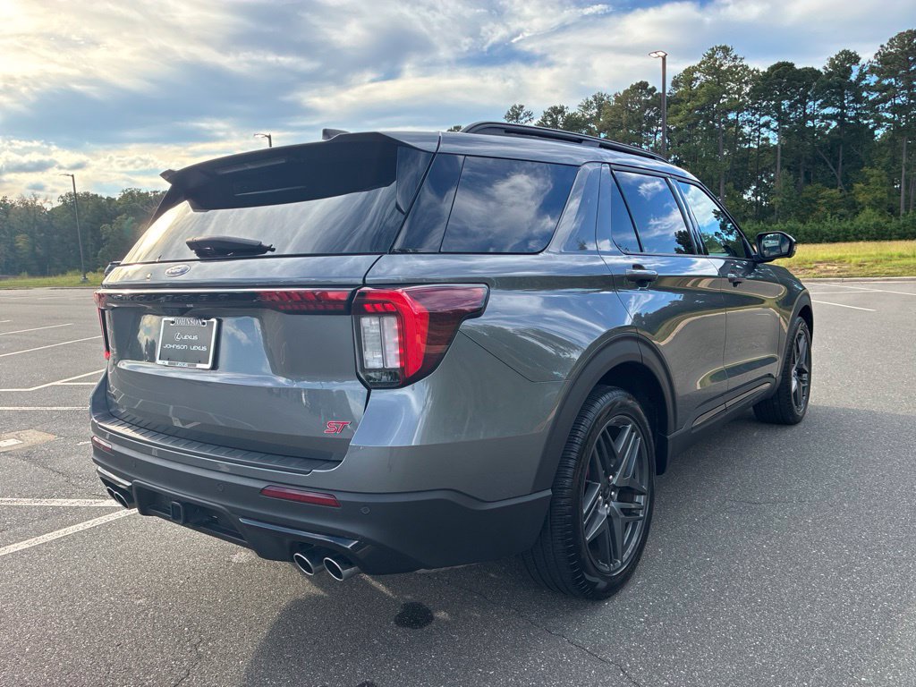 Used 2025 Ford Explorer ST AWD/4WD image 6