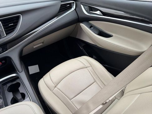 Used 2019 Buick Enclave Essence image 19