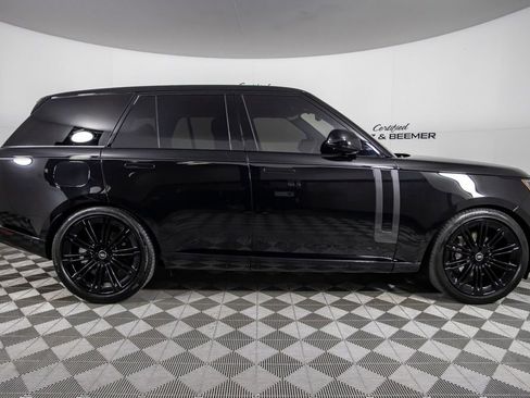 Used 2025 Land Rover Range Rover SE AWD/4WD image 4