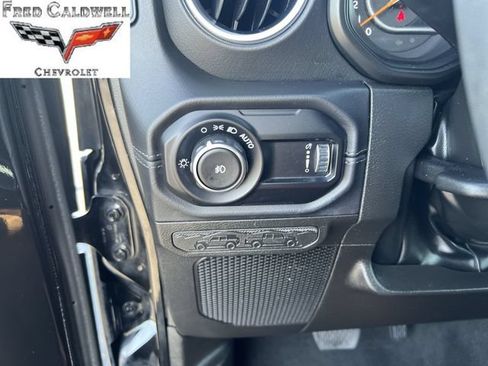 Used 2024 Jeep Wrangler Unlimited Sahara w/ Technology Group AWD/4WD image 23