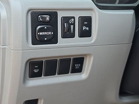 Used 2013 Toyota 4Runner SR5 AWD/4WD image 23